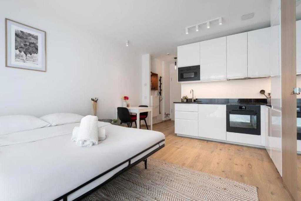 Brand New In Center- Cd7 Apartment *